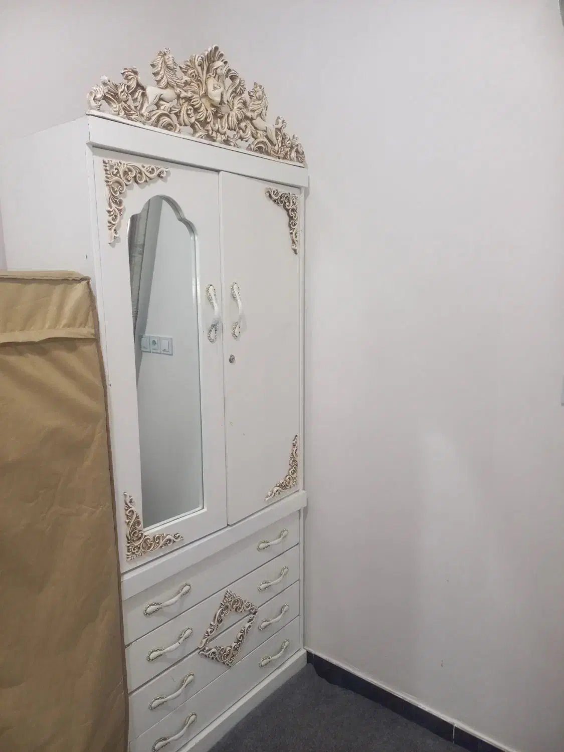 کمد دراور|جاکفشی، کمد، دراور|بروجرد, |دیوار