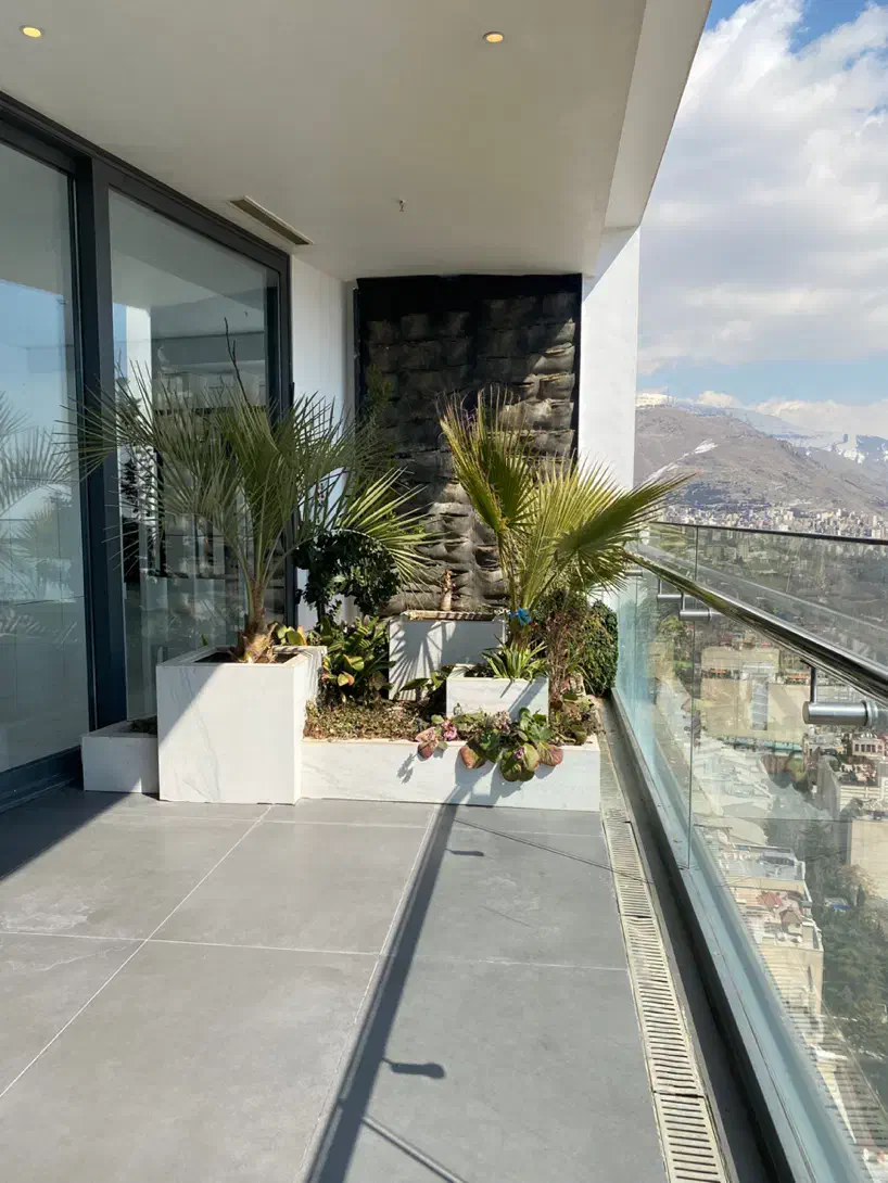 سعادت آباد  ۲۴ متری ساختمان برند ۲۹۰متر  ۳پارکینگ