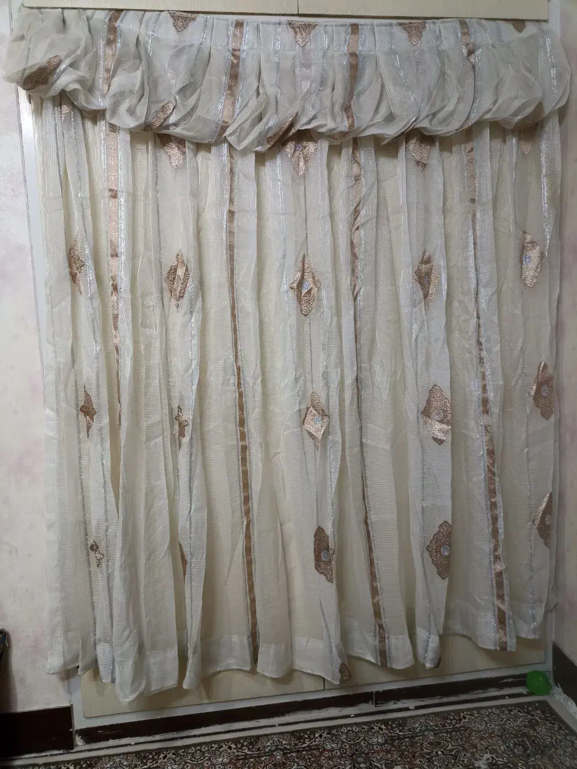 پرده|پرده، رانر، رومیزی|قم, بنیاد|دیوار