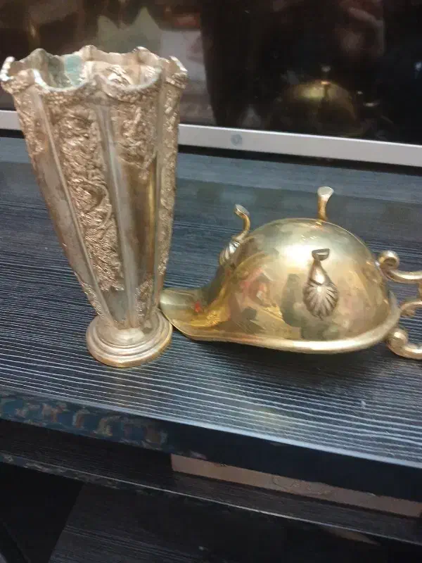 یک عدد گلدان خیلی قدیمی یک سس خوری خیلی قدیمی|کلکسیون اشیاء عتیقه|تهران, نیروی هوایی (پیروزی)|دیوار