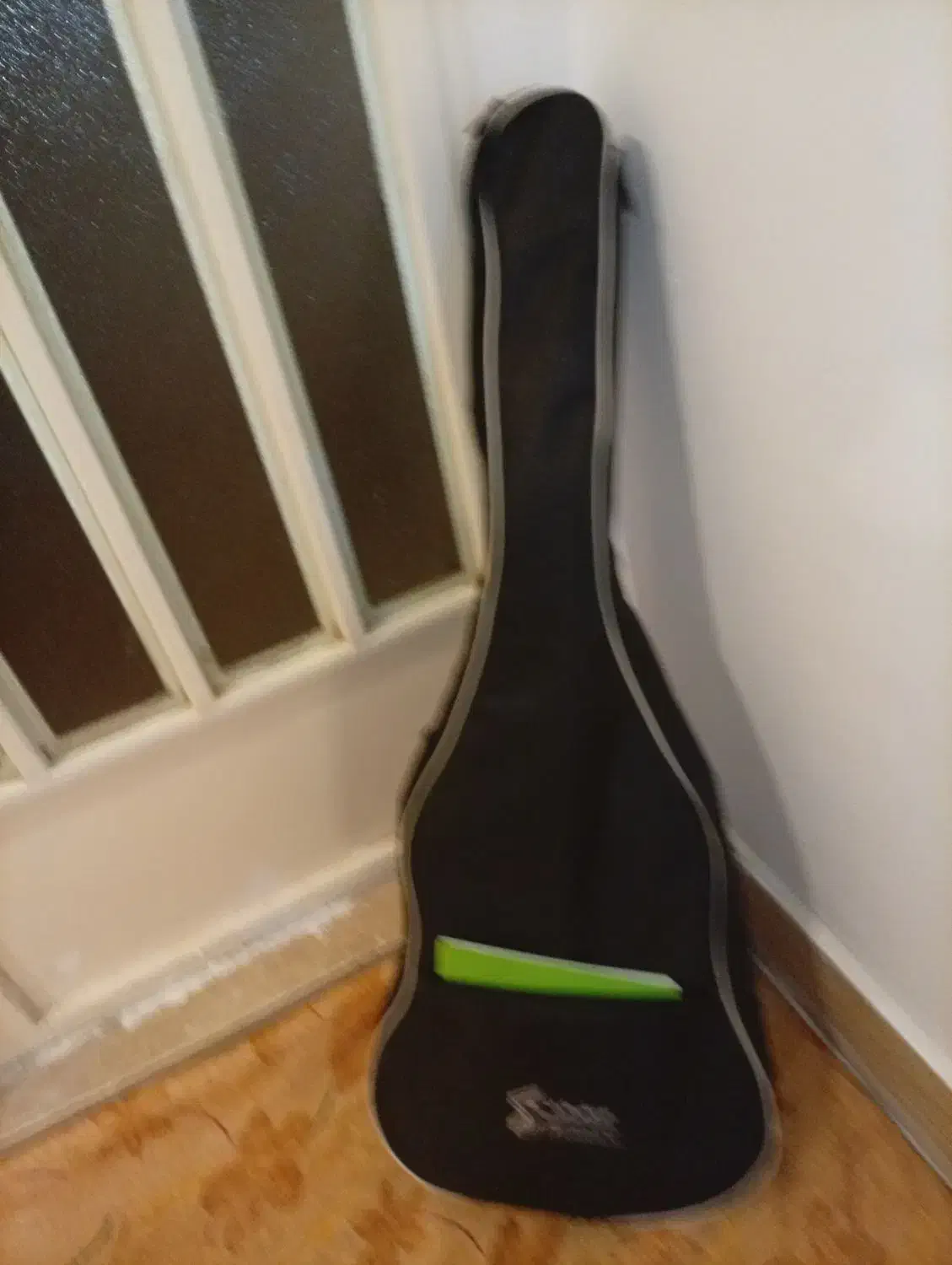 یک عددگیتار نونو به همراهکیف و 3عدد کتاب آموزشی|گیتار، بیس، امپلیفایر|اهواز, سخیریه|دیوار