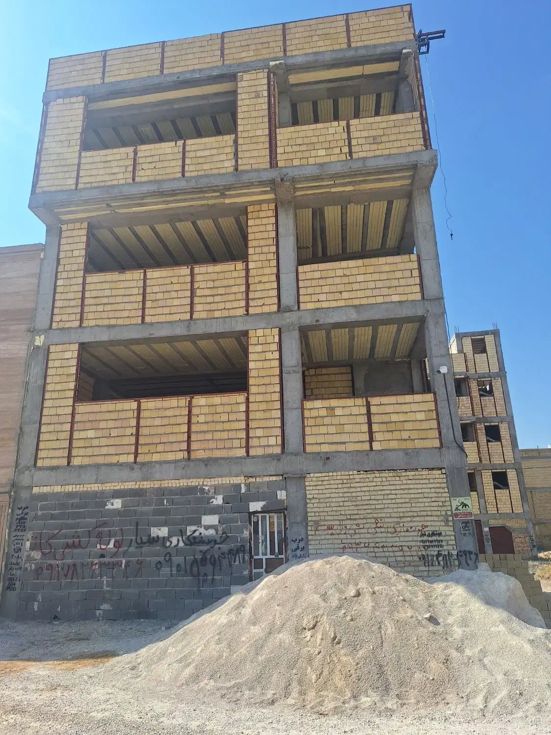 بسیجیان کنار ساختمان بهار قطعه ۹۲دوبر کوچه|فروش آپارتمان|مرودشت, شهرک بسیجیان|دیوار