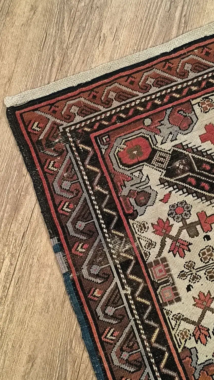 ذرع و نیم دستباف|فرش|تهران, نظامی گنجوی (توانیر)|دیوار