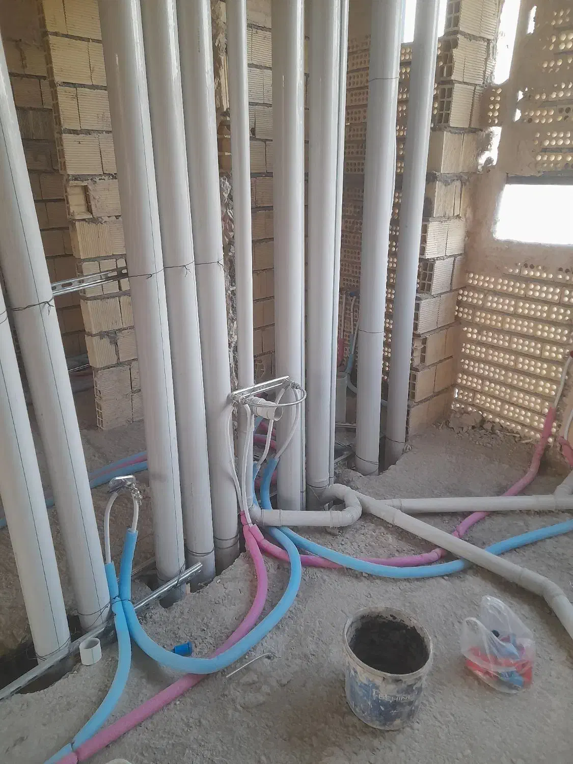 لوله کشی آب و فاضلاب نصب شیرآلات رادیاتور وجوشکاری|خدمات پیشه و مهارت|اصفهان, دستگرده|دیوار