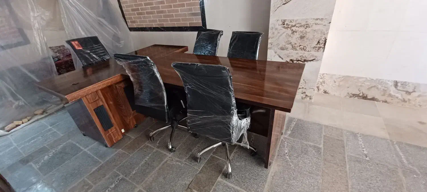 ۲ عدد میزمدیریت و کنفرانس با ۵عدد صندلی|دفتر کار|کرمانشاه, |دیوار