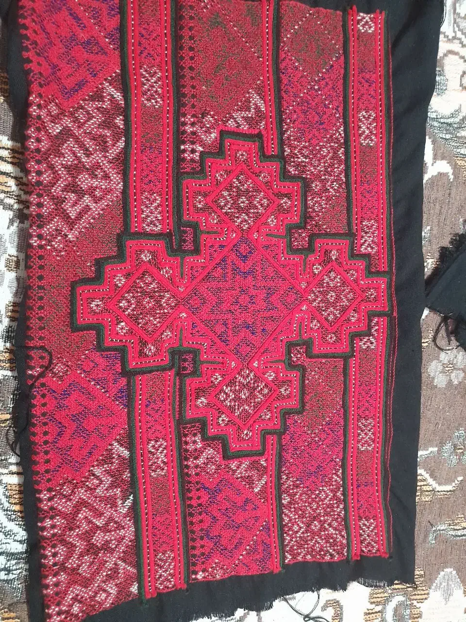 زیاستین صنم|لباس|میرجاوه, |دیوار