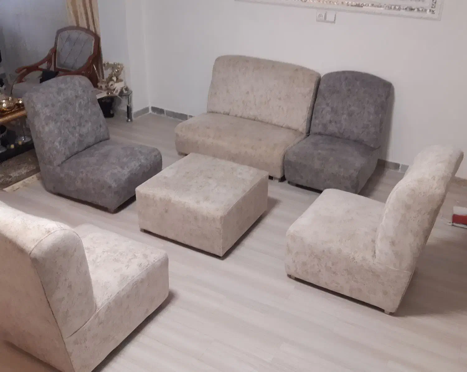 مبل راحتی|مبلمان خانگی و میز عسلی|رشت, معلم|دیوار