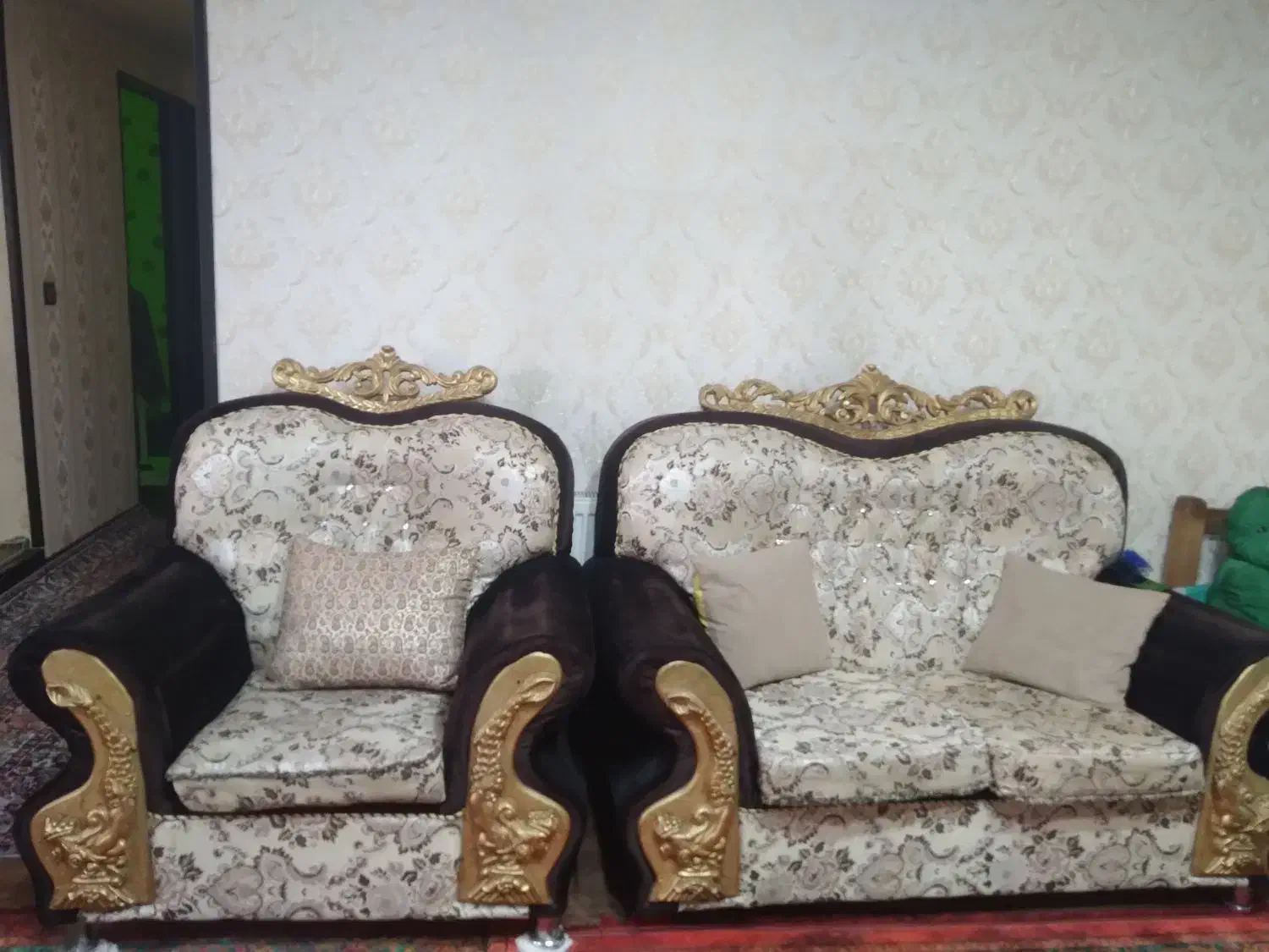 یک دست مبل ۷ نفره سالم وشیک|مبلمان خانگی و میز عسلی|پرند, فاز ۳|دیوار