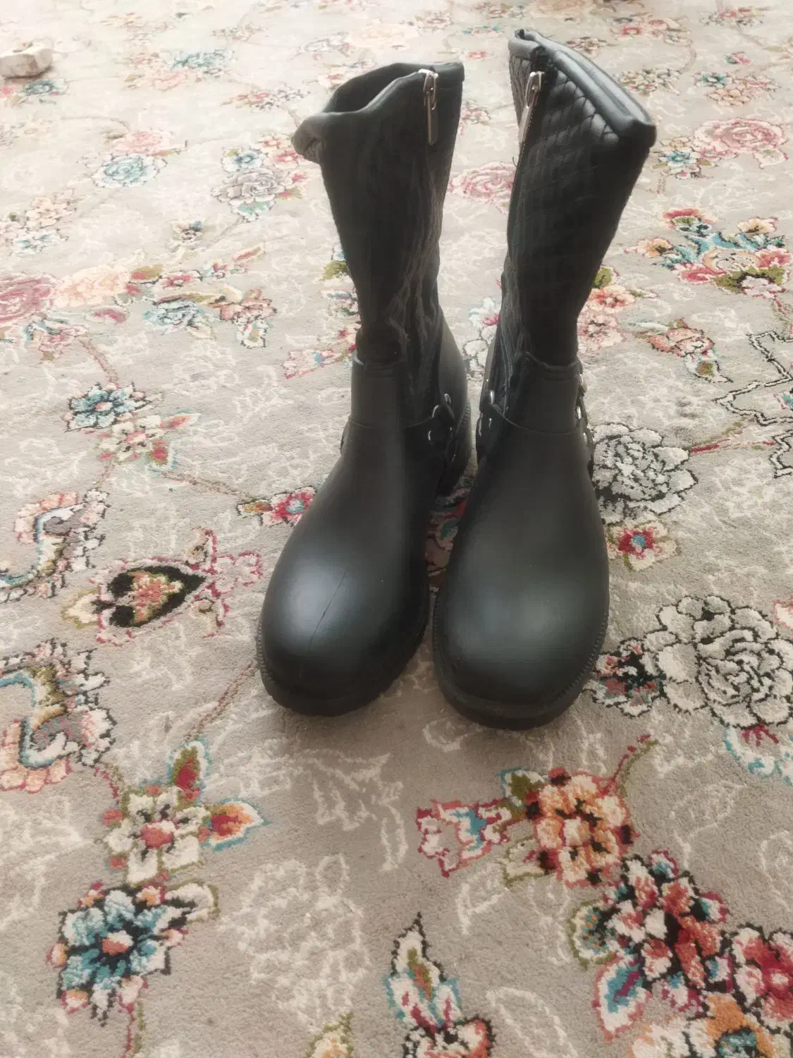 بوت|کیف، کفش، کمربند|شیروان (خراسان), |دیوار