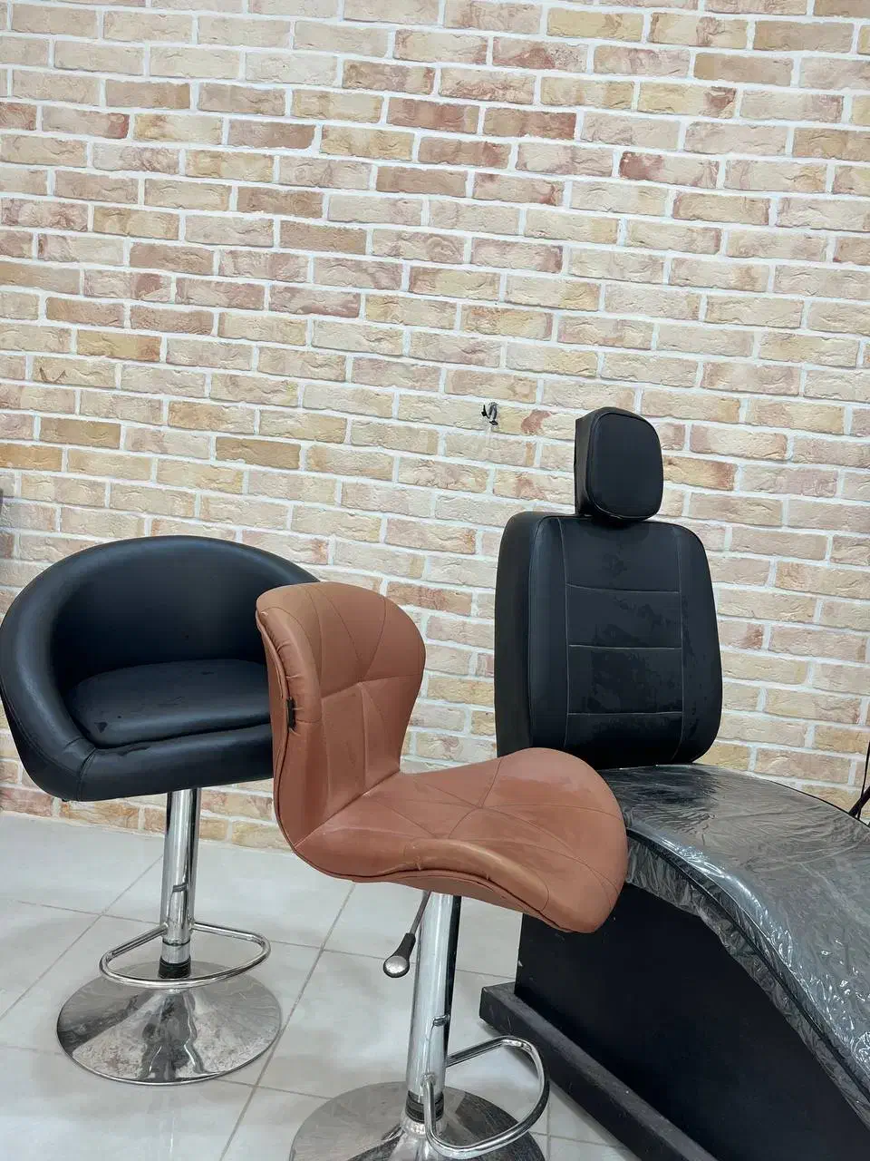 صندلی|آرایشگاه و سالنهای زیبایی|میبد, |دیوار