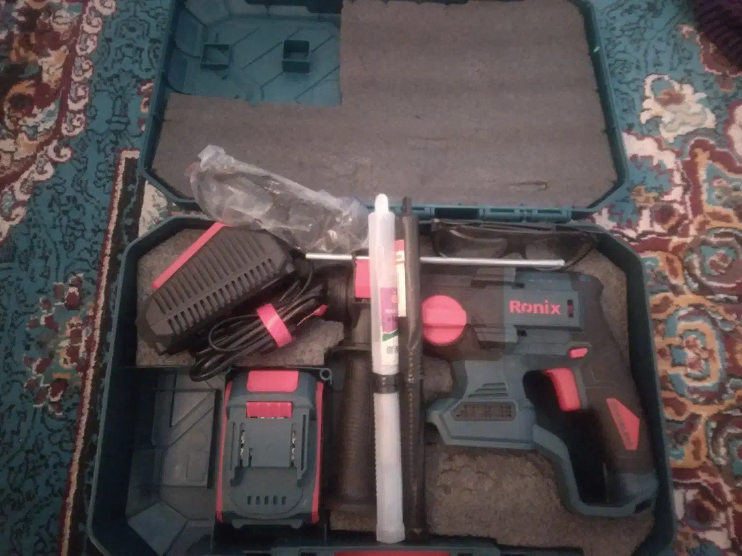 دیلرچکشی چهارکاره|ابزارآلات|لاهیجان, طالقانی|دیوار