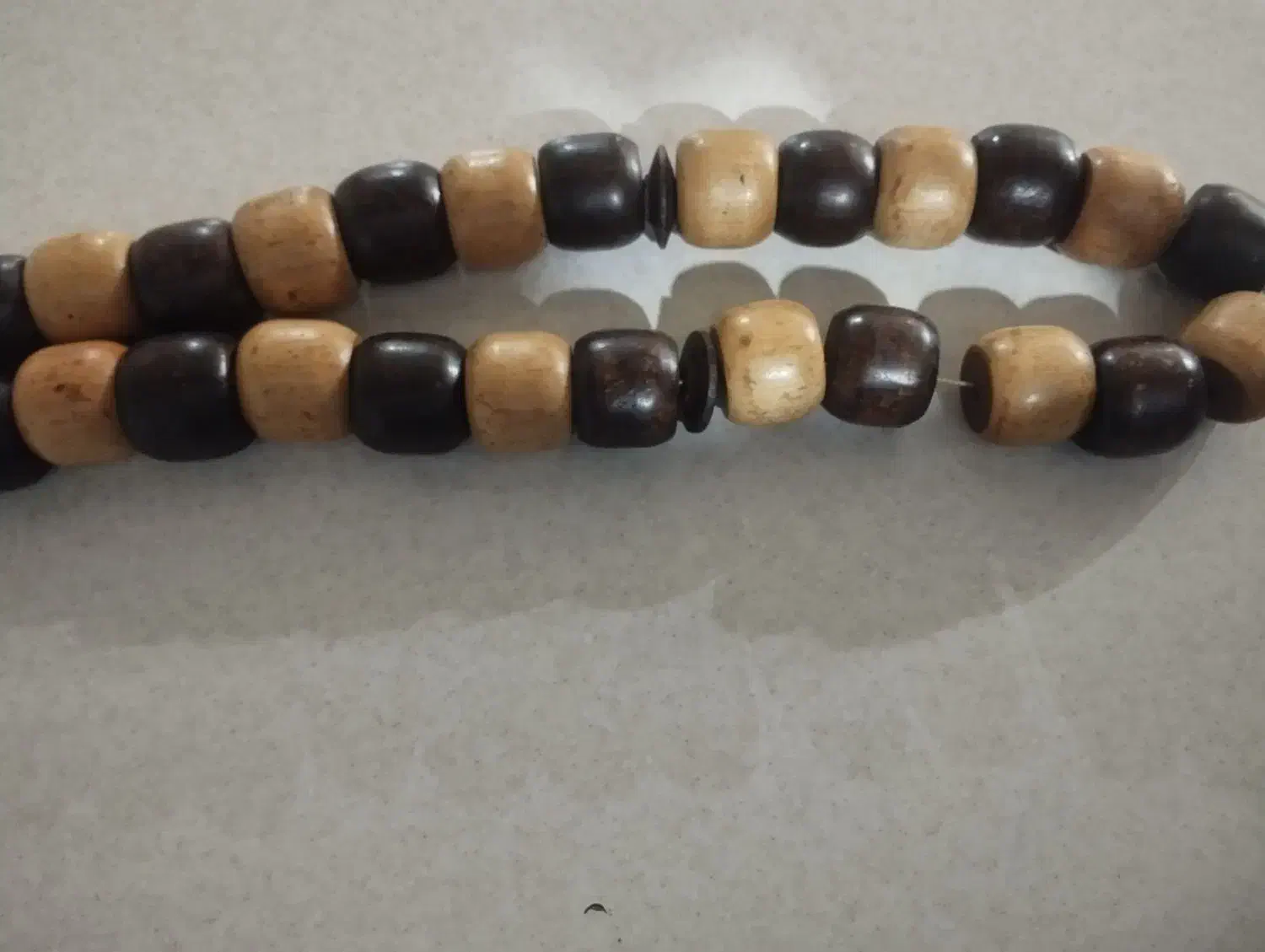 تسبیح قدیمی چوبی|کلکسیون اشیاء عتیقه|شیروان (خراسان), |دیوار