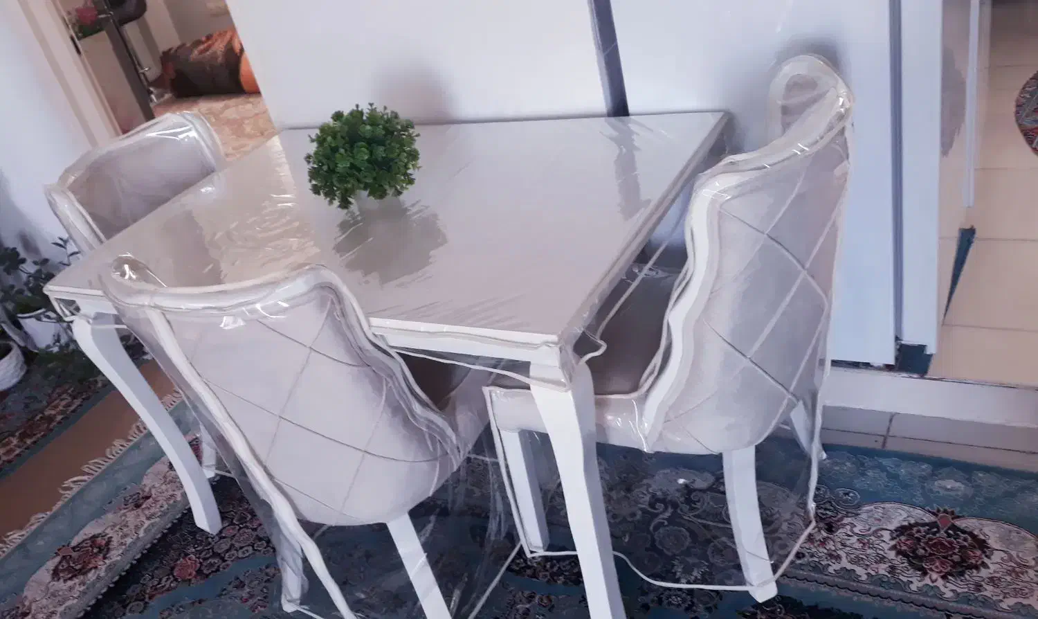 میز غذاخوری|میز و صندلی غذاخوری|صحنه, |دیوار