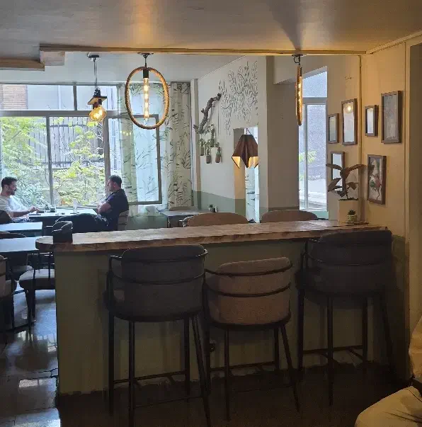 استخدام نیروی خانم برای بار و سالن|استخدام خدمات فروشگاه و رستوران|تهران, فلسطین (میدان انقلاب)|دیوار