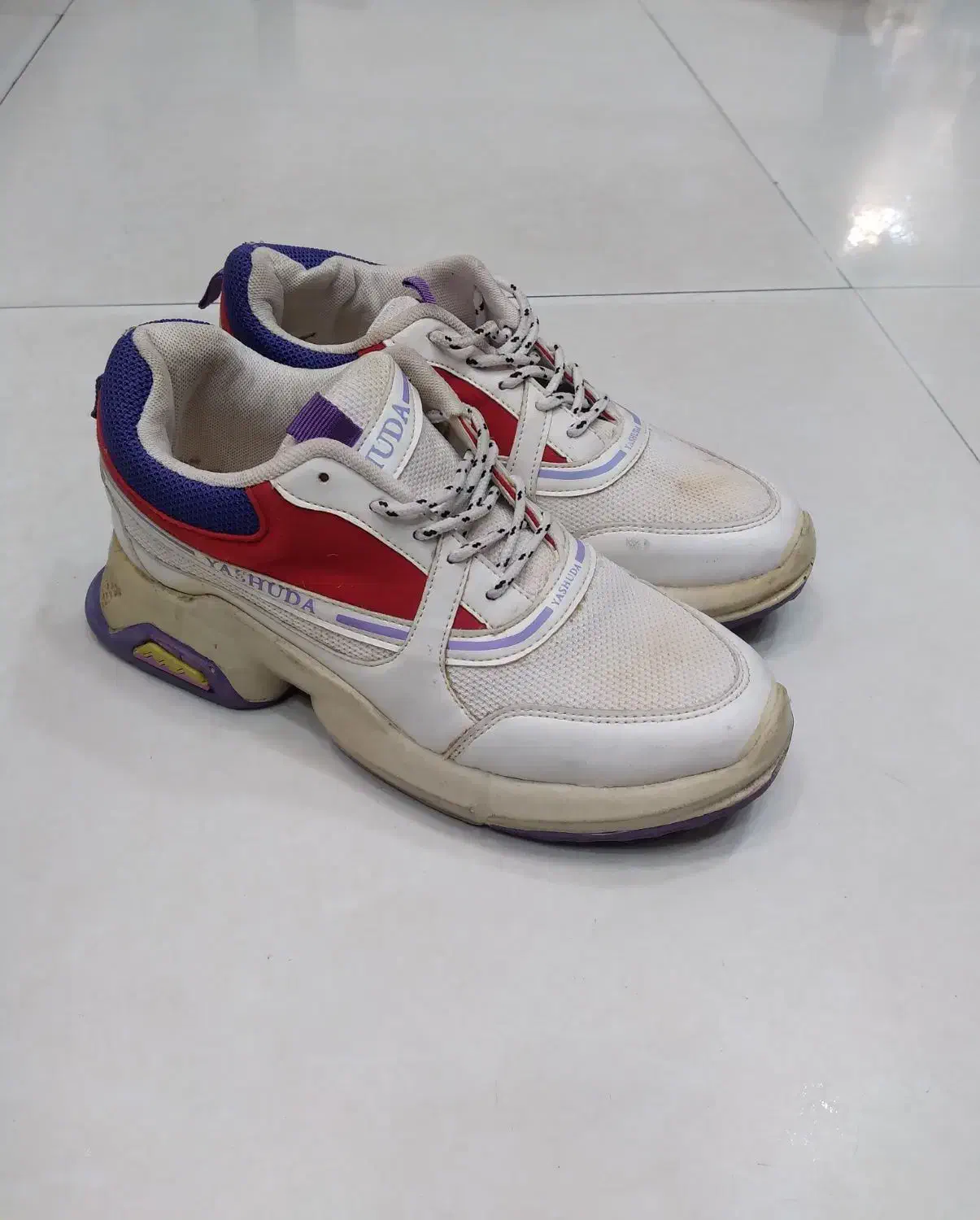 کتانی زنانه|کیف، کفش، کمربند|رشت, فلسطین|دیوار