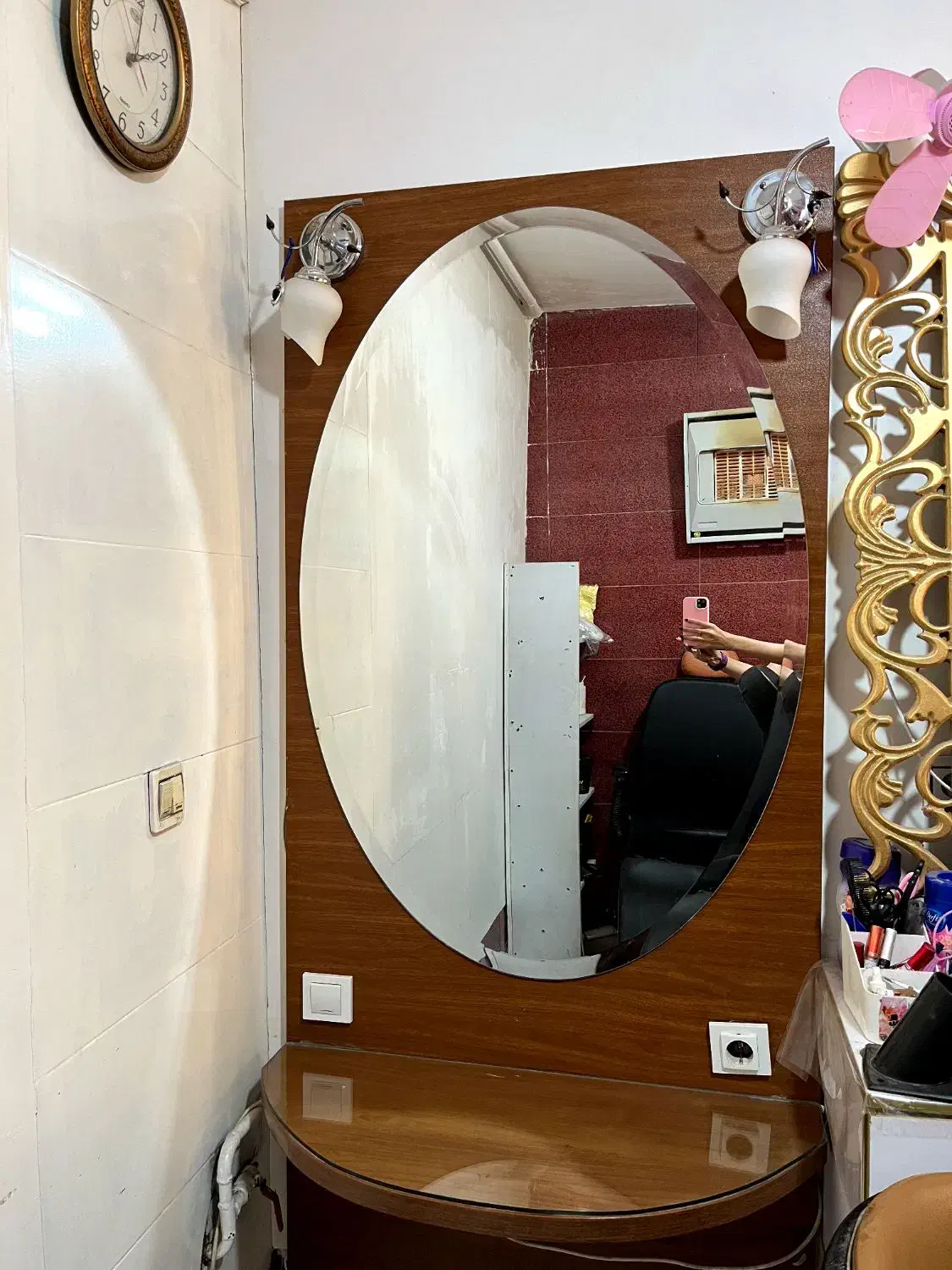 آینه دیواری و صندلی ارایشگاه|آرایشگاه و سالنهای زیبایی|شهریار, بکه|دیوار