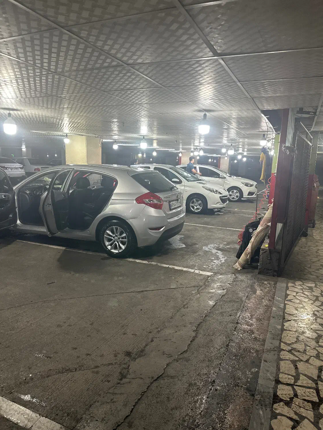 کار در کارواش|استخدام سرایداری و نظافت|اندیشه, اندیشه فاز ۴|دیوار