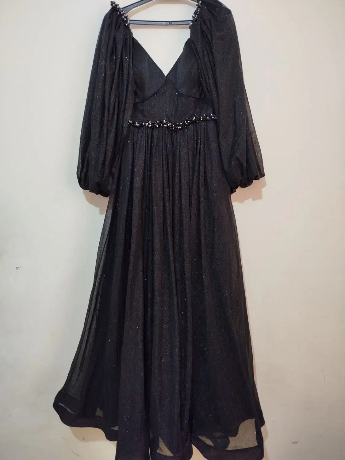 پیراهن مجلسی|لباس|گلبهار, شهر جدید گلبهار|دیوار