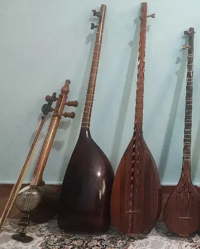 تنبور سه مهر مرجانی|سازهای سنتی|کرمانشاه, |دیوار