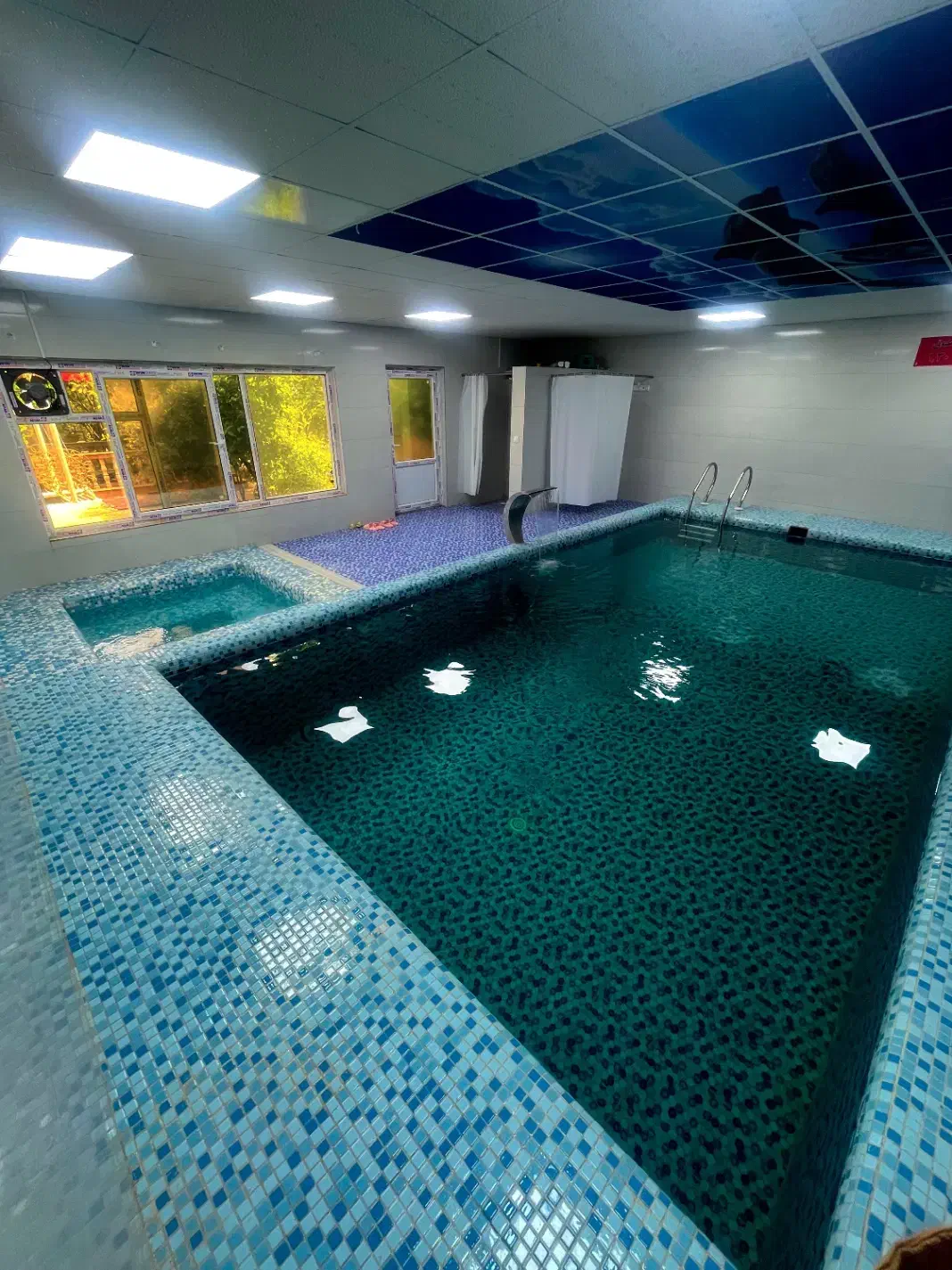 ویلا استخر دار|اجارهٔ کوتاه‌مدت ویلا و باغ|مینودشت, |دیوار