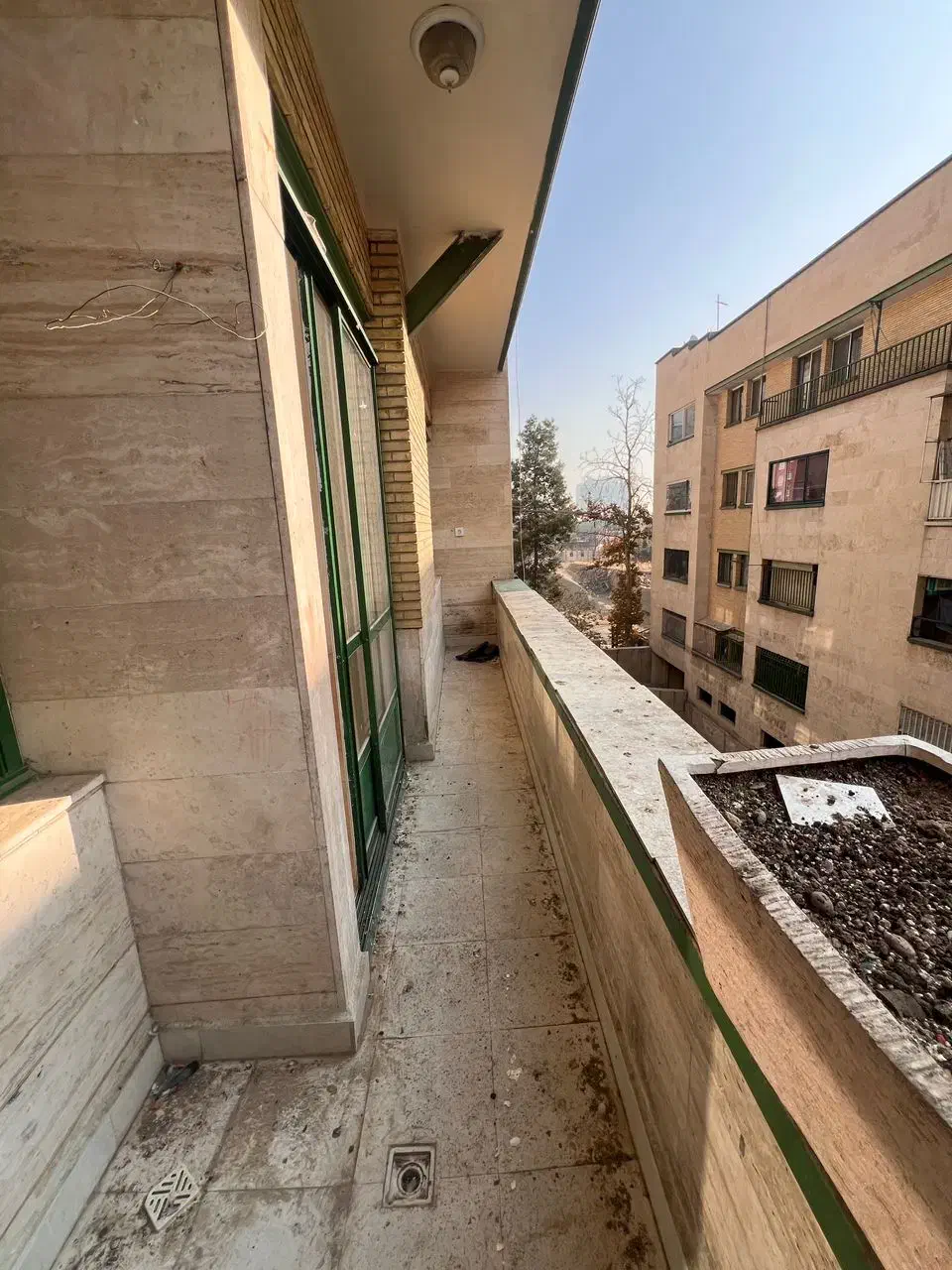 خاص‌ترین۸۳متری پونک میرزابابایی بالکن ۱۰ متری