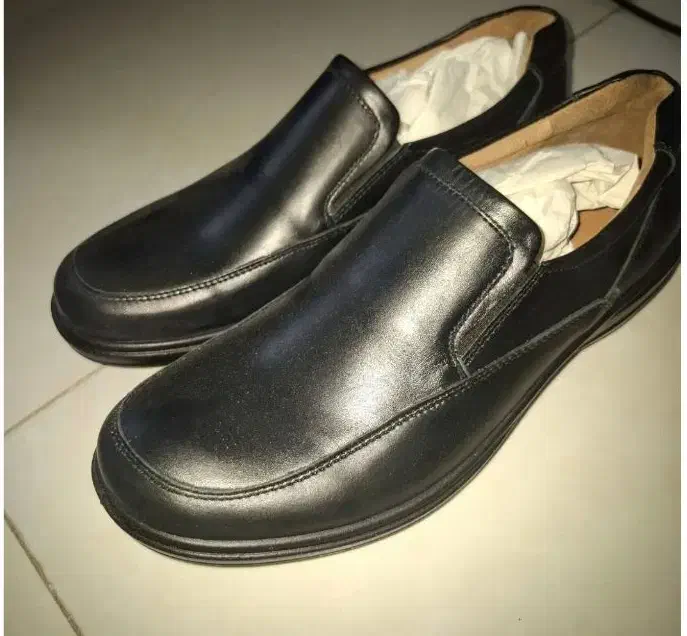 کفش مردونه اصل|کیف، کفش، کمربند|صحنه, |دیوار