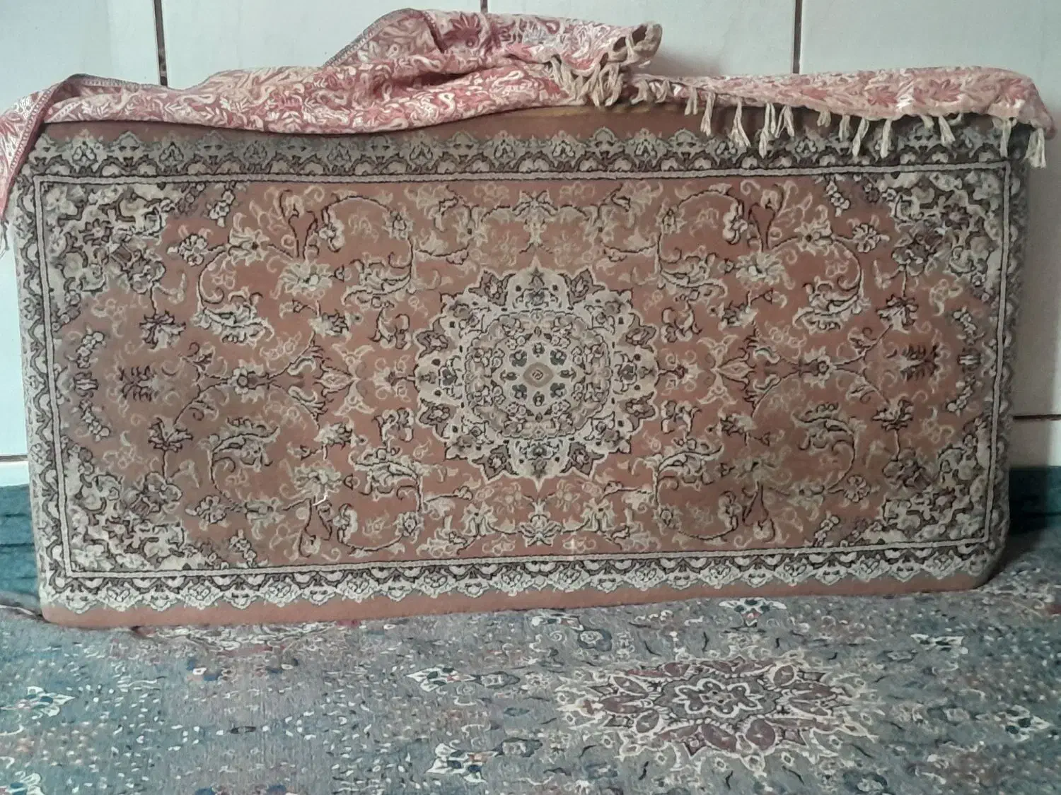 پشتی سفره خانه|پشتی|دورود, |دیوار