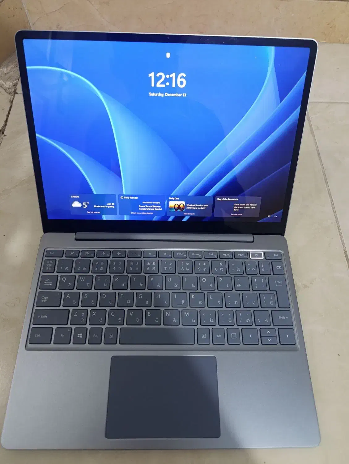 Laptop Microsoft Go 2|رایانه همراه|اندیشه, اندیشه فاز ۳|دیوار