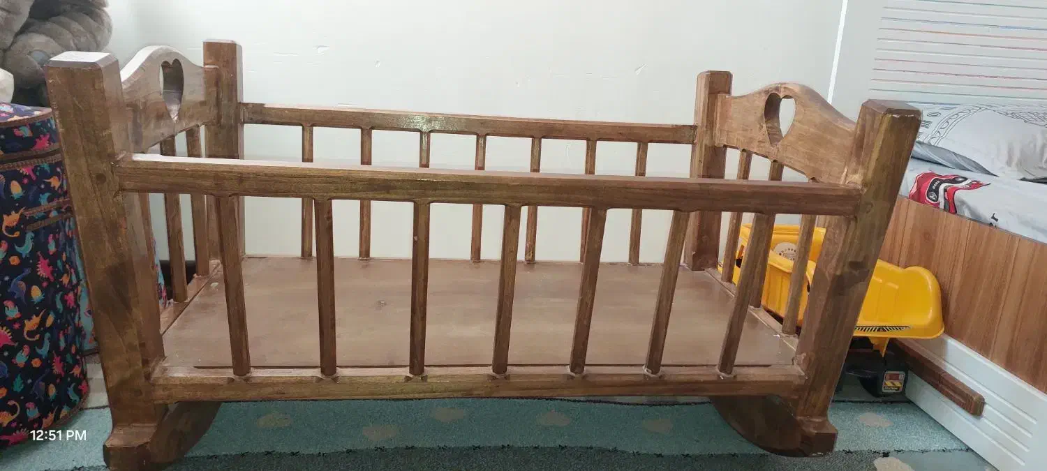 گهواره چوبی|تخت و صندلی بچه|یزد, |دیوار