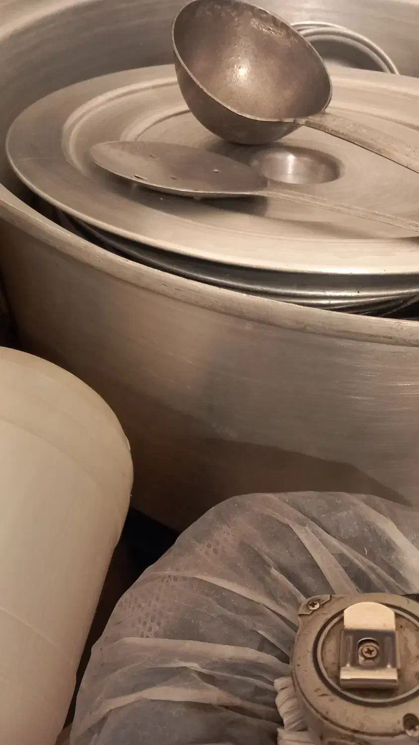 قابلمه روحی بزرگ|ظروف پختوپز|رباطکریم, رباطکریم|دیوار