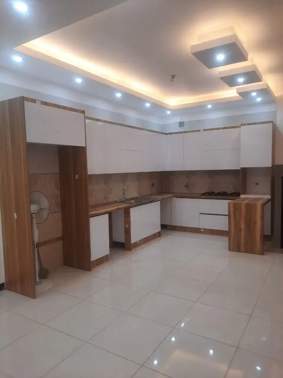 کلید نخورده/دو خواب/فول|اجارهٔ خانه و ویلا|قم, باغ کرباسی|دیوار