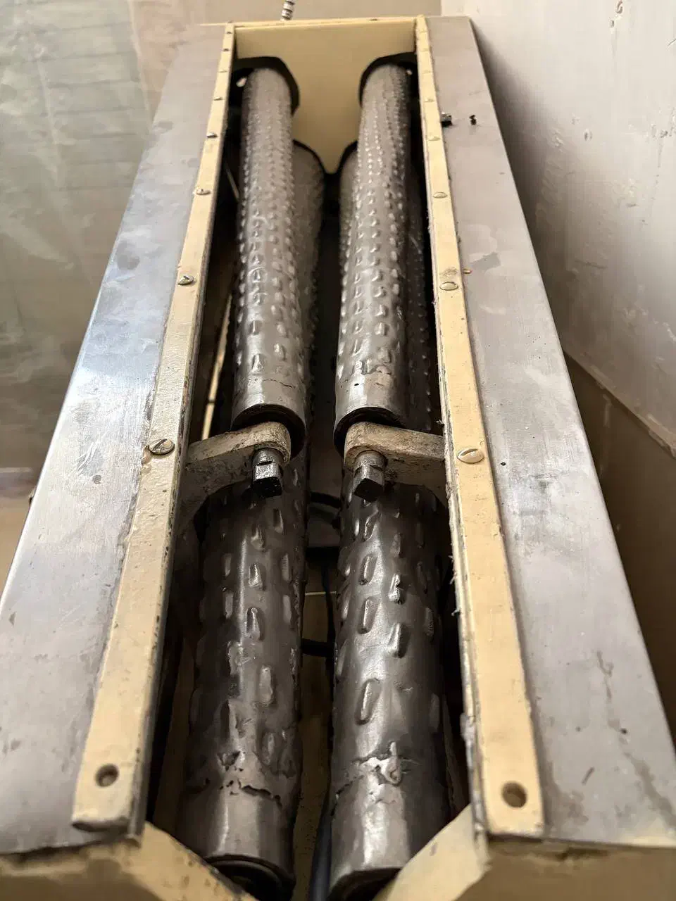 رول کن و نوار غلطک آبنبات|ماشین‌آلات صنعتی|بومهن, |دیوار