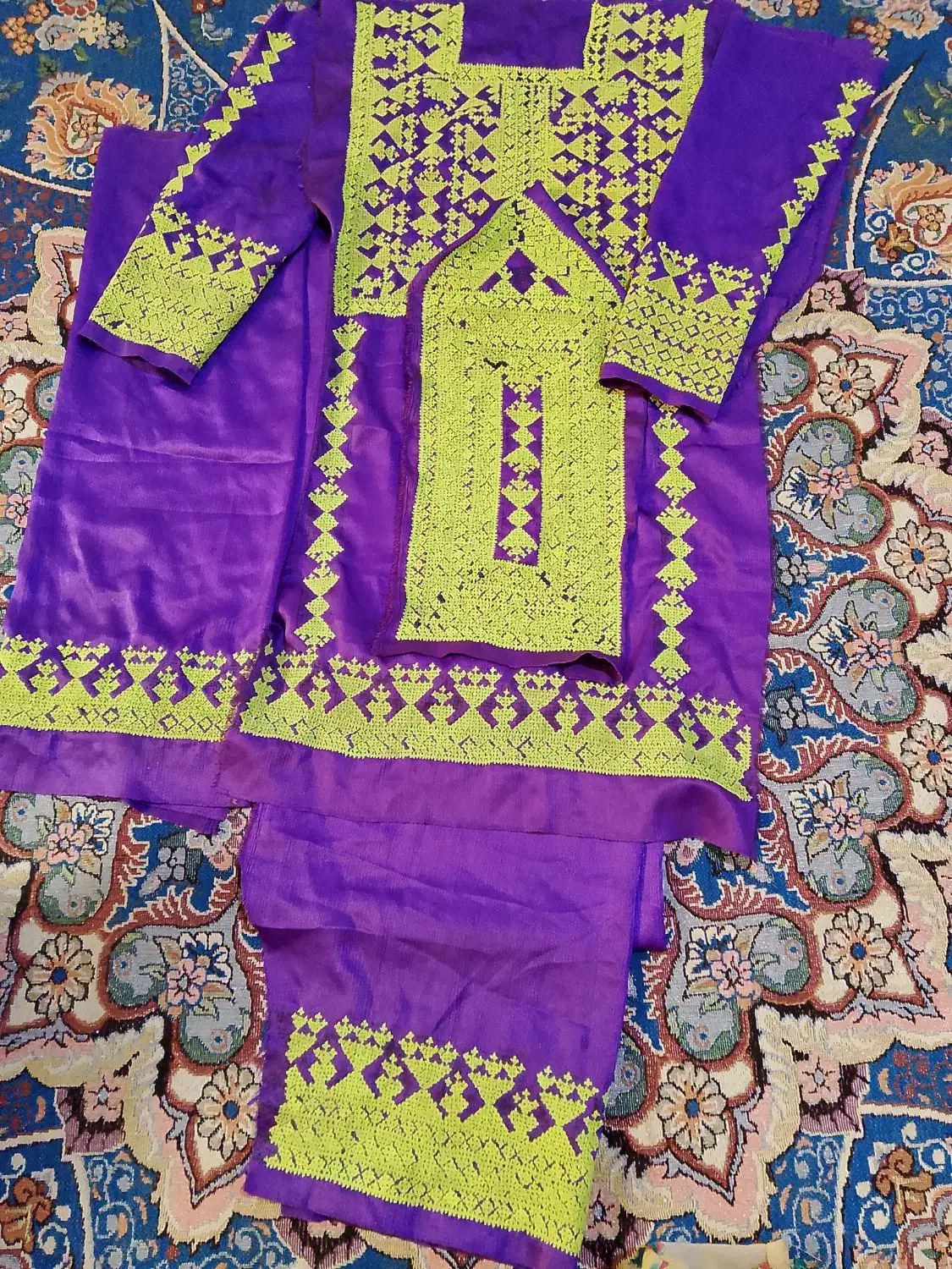 جالق|لباس|سراوان, |دیوار