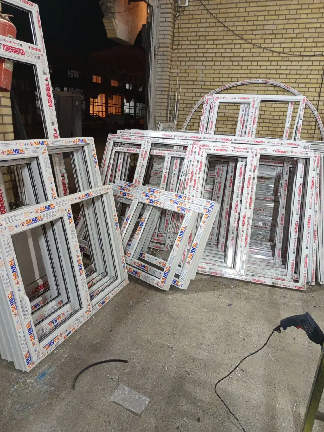 تولید درب و پنجره پی وی سی و ترمال و ترمال بریک|مصالح و تجهیزات ساختمان|اردبیل, |دیوار