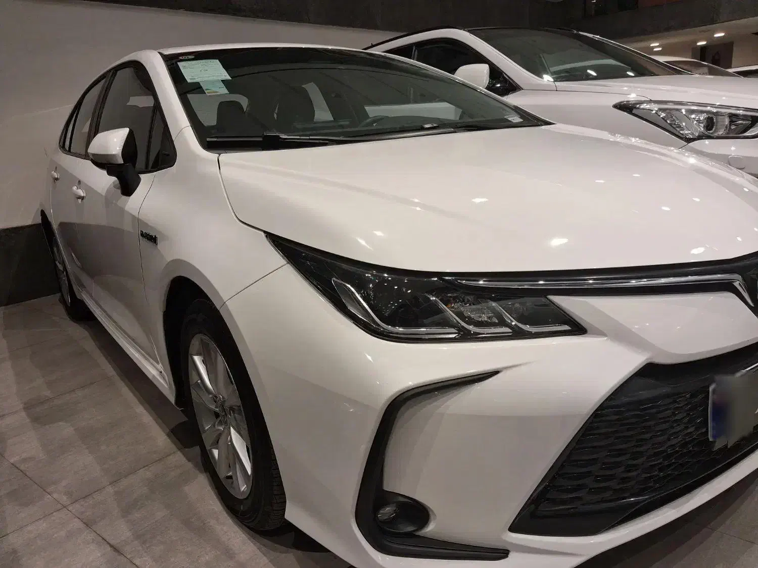 کرولا الیت ۱۸۰۰ هیبرید|خودرو سواری و وانت|مشهد, خرمشهر|دیوار