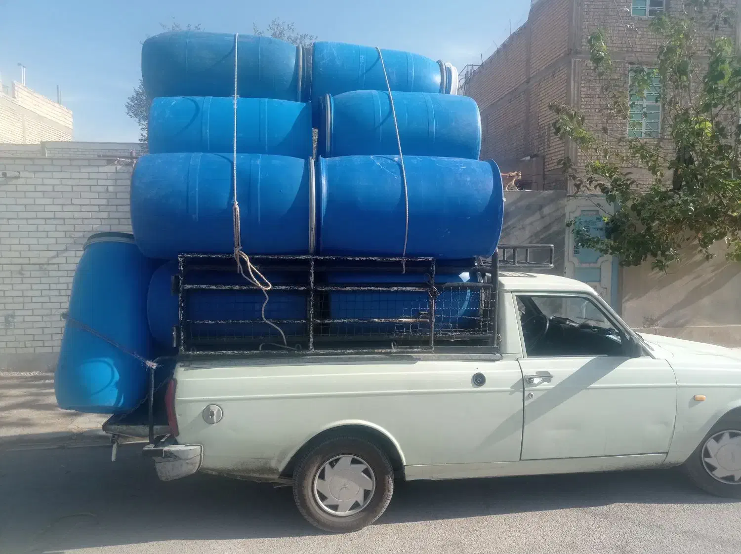 225لیتری بشکه آهنی پلاستیکی|ظروف نگهدارنده، پلاستیکی، یک‌بارمصرف|شیراز, گچی|دیوار