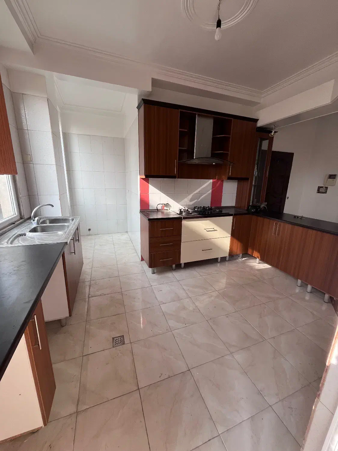 اجاره آپارتمان میثاق ۸۱ متر دوخواب