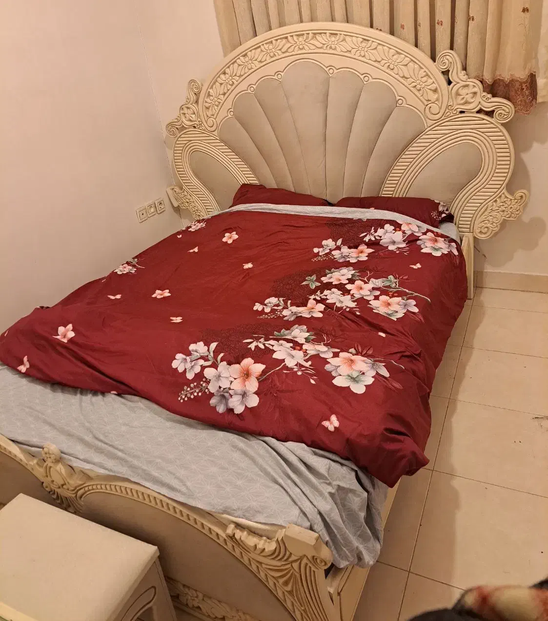 سرویس تخت خواب دونفره با تشک در حد نو|تشک تختخواب|لاهیجان, کوی استادان|دیوار