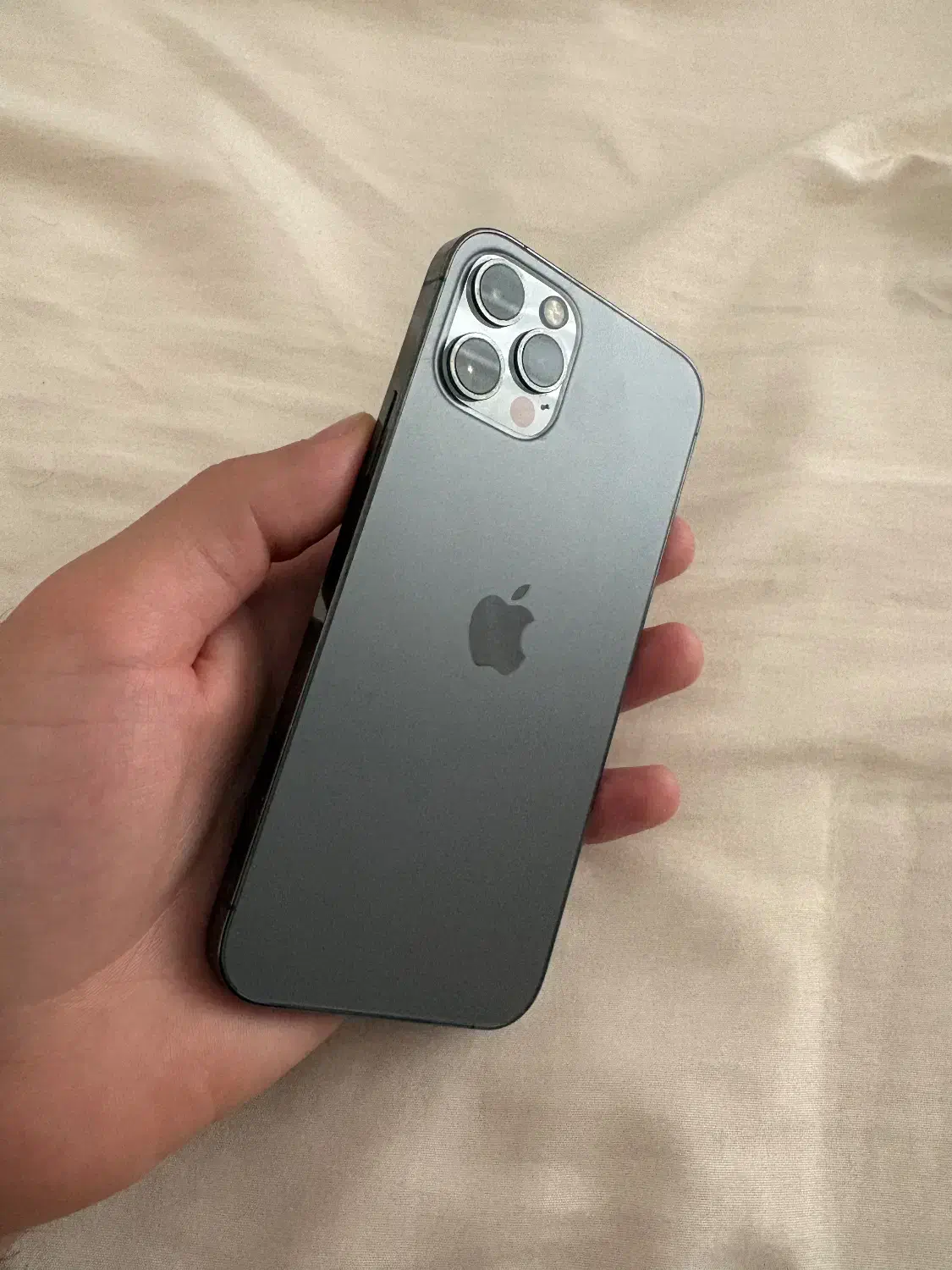 گوشی آیفون۱۲پرو ۲۵۶گیگ باطری ۸۳ پلمپ پارت نامبر ZA|موبایل|قم, زنبیل آباد|دیوار