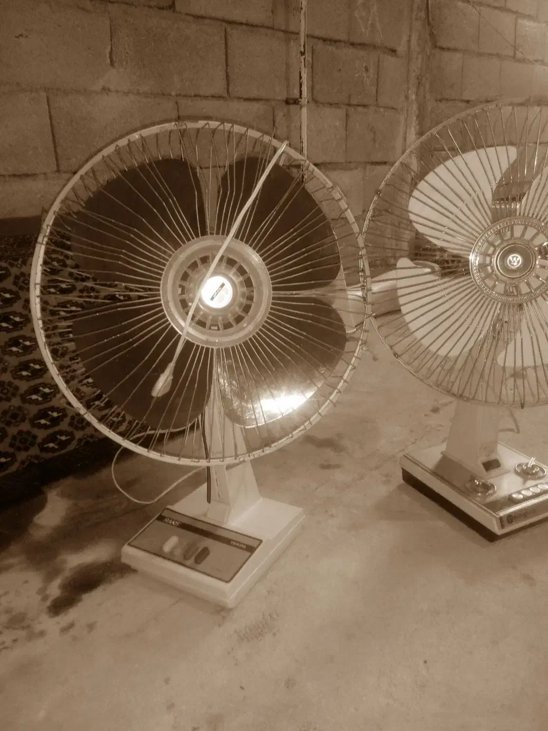 باسلام دوعدد پنگه قدیمی پارس خزر سالم|پنکه و تصفیهکنندهٔ هوا|باسمنج, |دیوار