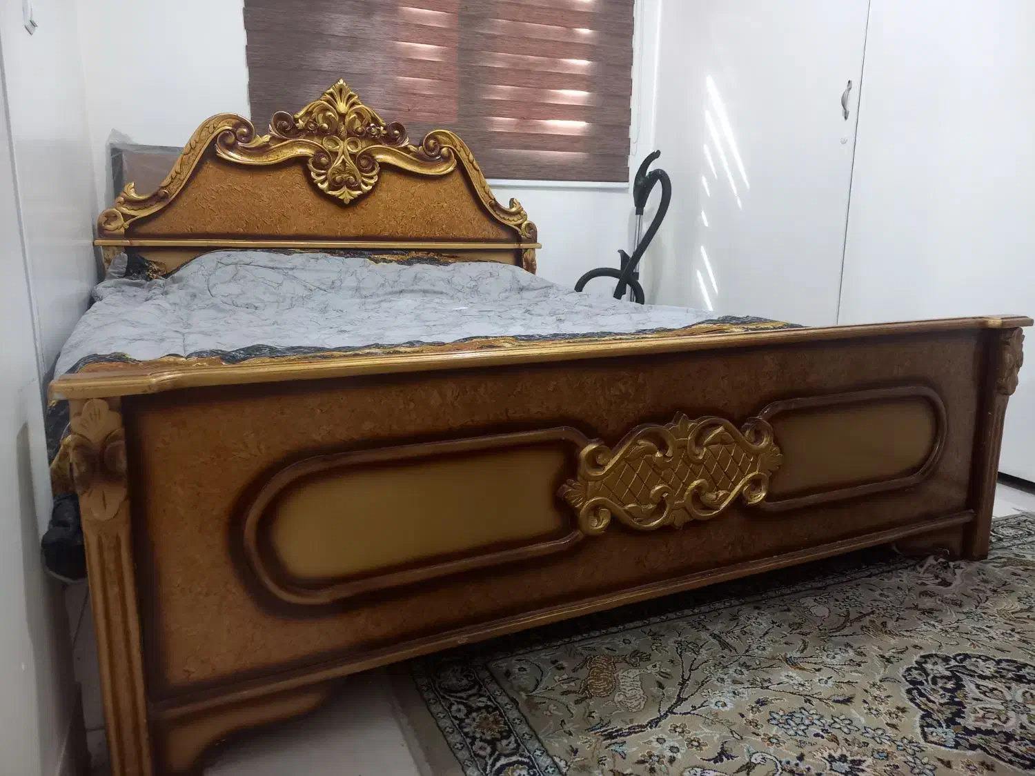 تخت خواب دونفره چوب گردو|تخت و سرویس خواب|ری, دیلمان|دیوار