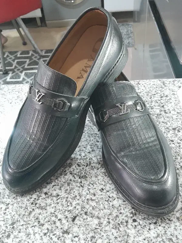 کفش|کیف، کفش، کمربند|قنوات, |دیوار