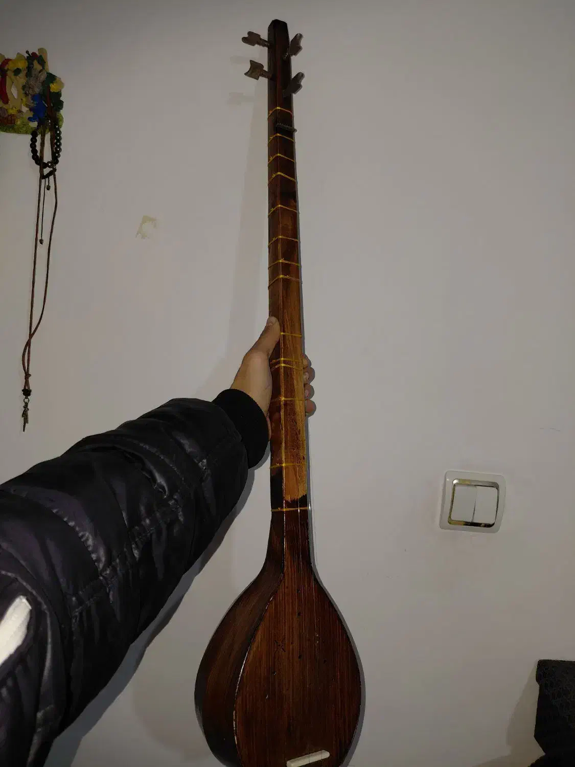 ساز سه تار|سازهای سنتی|سنندج, |دیوار