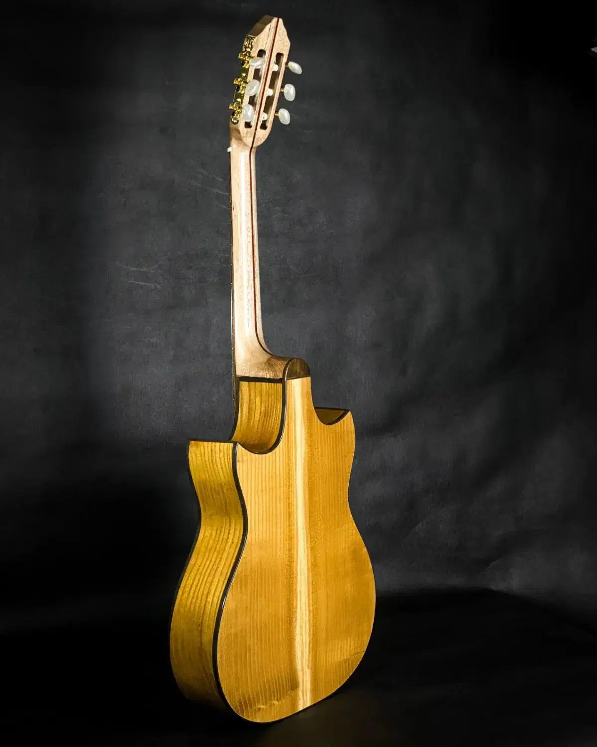 گیتار کلاسیک کنسرتی|گیتار، بیس، امپلیفایر|تهران, شیخ هادی|دیوار