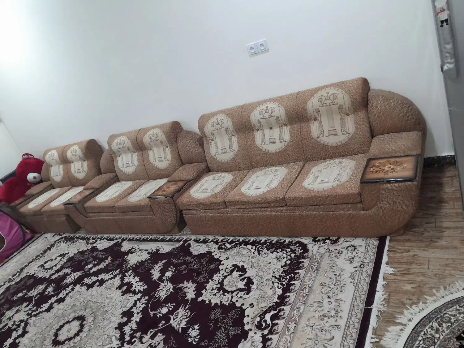 مبل ۷ نفره سلطنتی|مبلمان خانگی و میز عسلی|اهواز, منبع اب|دیوار