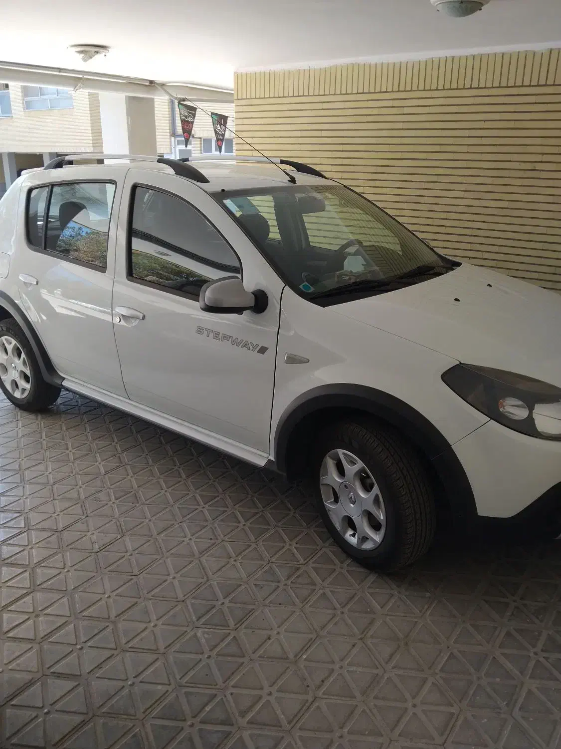 ساندرو استیپ وی دنده ای و استثنایی|خودرو سواری و وانت|اصفهان, سپاهانشهر|دیوار