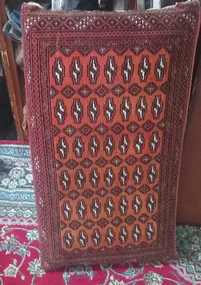 پشتی رنگ قرمز|پشتی|چناران, |دیوار