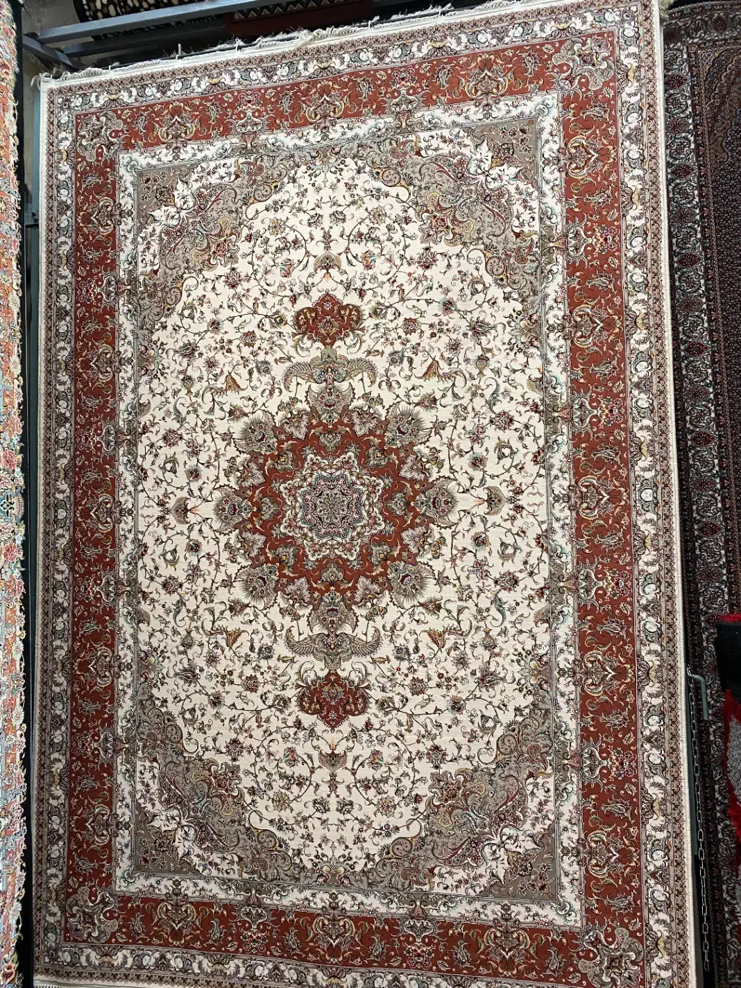 فرش مربع و دایره ( اولیا ، سالاری، ماهی)|فرش|تبریز, |دیوار