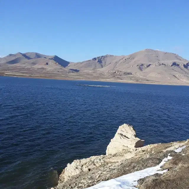 باغ فنس کشی شده و زمین آبی و ساختمان کنارسدجامیشان|فروش خانه و ویلا|سنقر, |دیوار