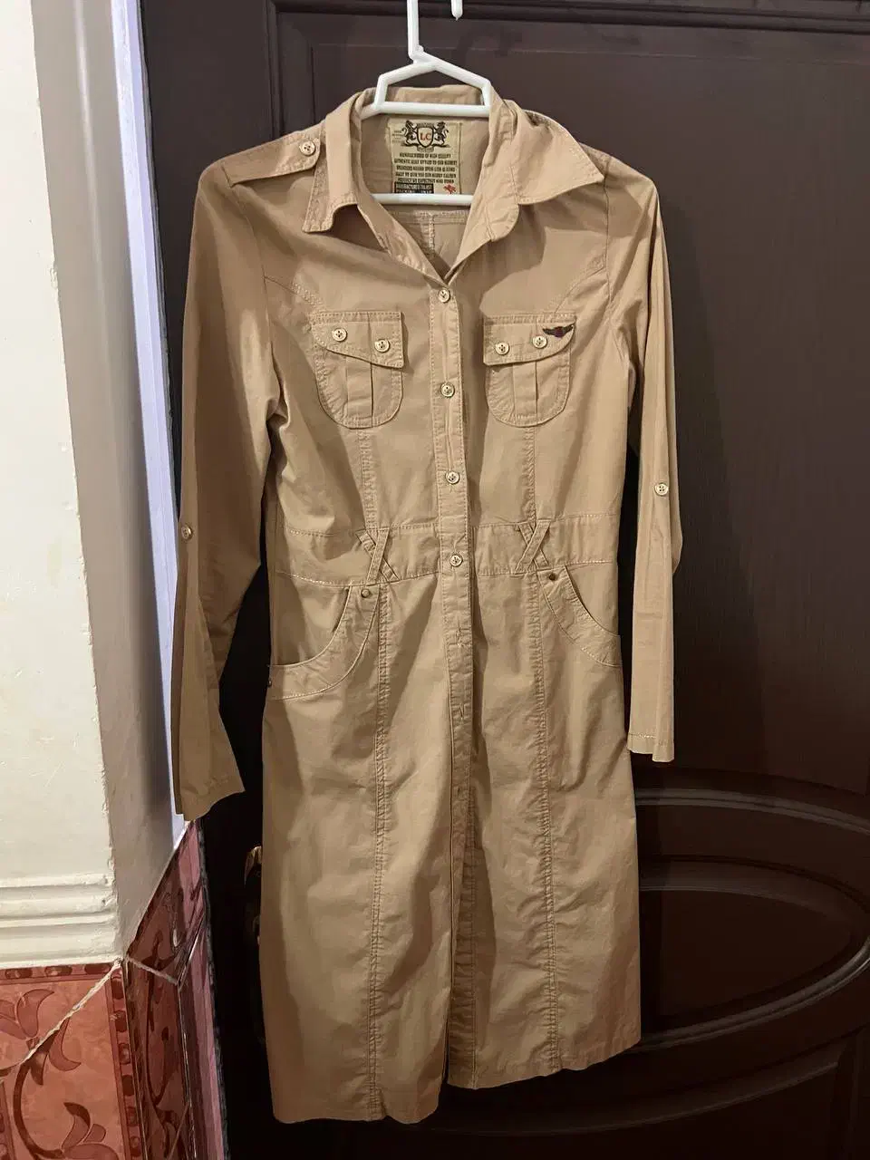 مانتو|لباس|قشم, |دیوار